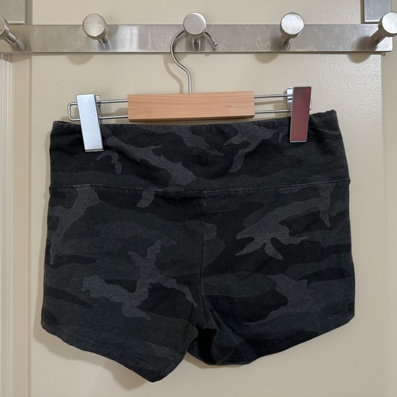 TNA Shorts - Camo Shortie - Picture 2 of 2